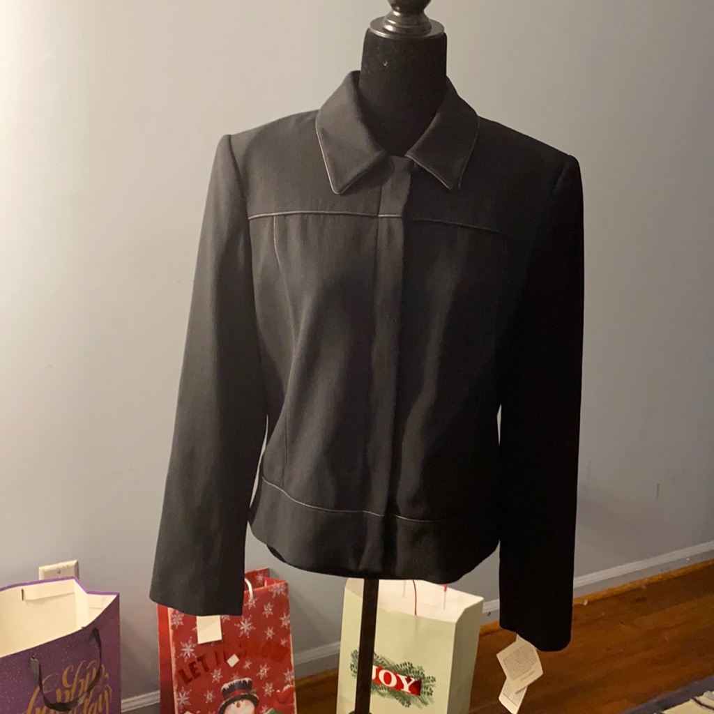 Black Jones Wear 100% Wool Blazer.